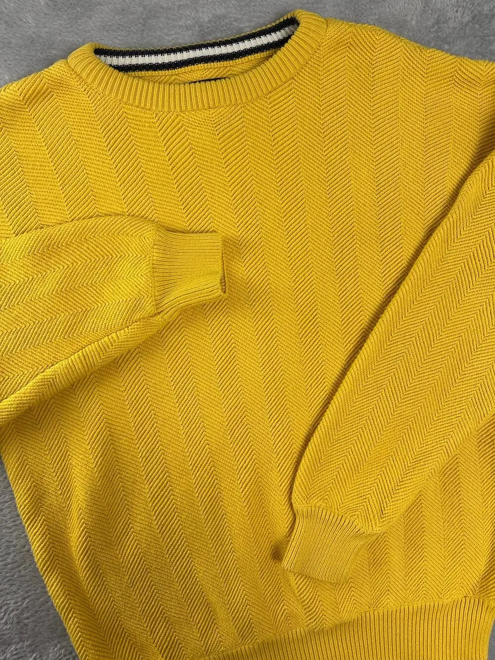 Vintage 90s Roundtree Yorke Yellow Heavy Textured Knit Crewneck Sweater Size L